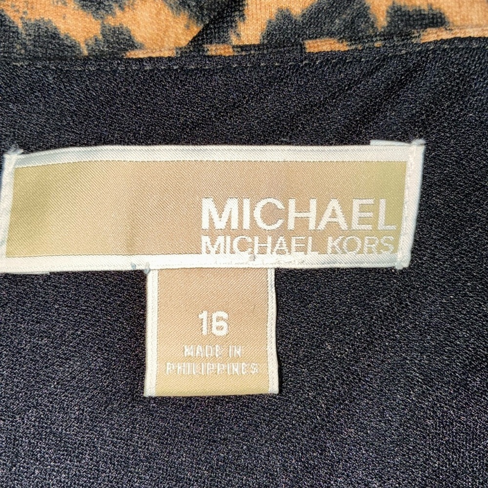 MICHAEL KORS leopard skirt, back slit, lined, exposed gold zipper in back. 16 - Picture 13 of 17